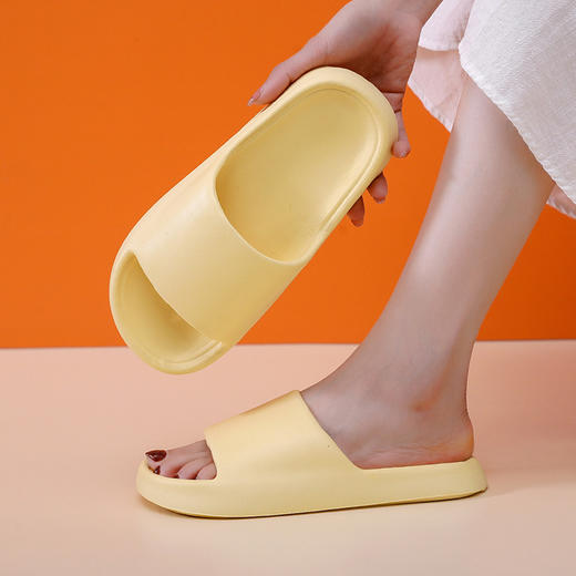 【福利❗️9.9抢🔥云感拖鞋】脚感轻盈，被舒适包裹，仿如踩在云端般！新款家用夏居家防滑情侣厚底静音洗脚家居鞋★美物社 商品图3