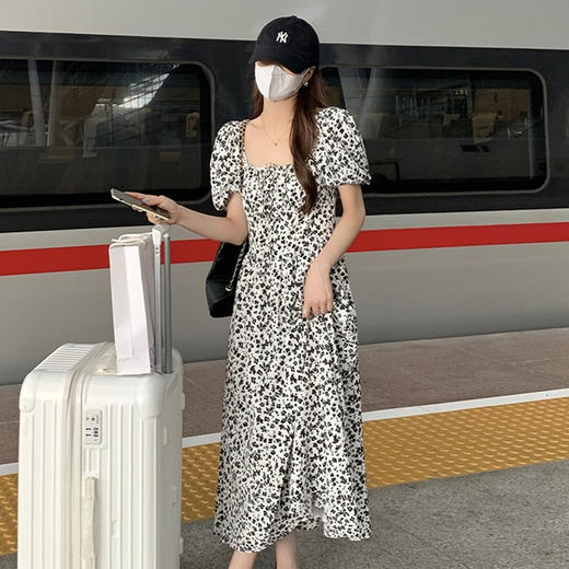西遇碎花泡泡袖连衣裙女2025年夏季新款开叉收腰系带法式方领裙子SS050718 商品图4