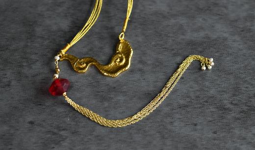 捷克红绿琉璃錾刻银鎏金自在祥云项链 商品图1