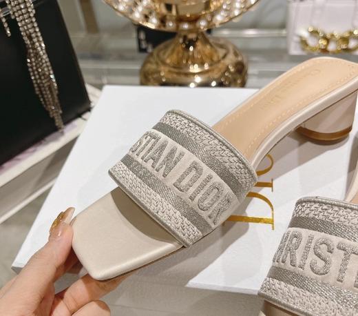 D家夏日必备一字拖小圆跟羊皮脚垫凉鞋 商品图4