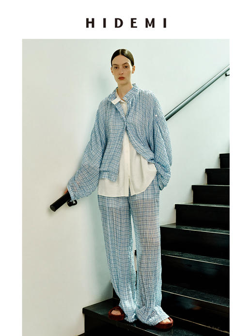 HIDEMI 度假系列色织海水蓝格纹清透感斜门襟设计压褶立领防晒款超薄外套衬衫套装 上衣/阔腿裤 商品图6