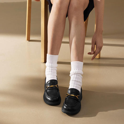 千百度经典通勤乐福鞋女款厚底黑色一脚蹬JK小皮鞋A25163720 商品图1