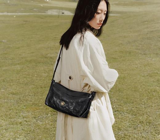 【明星同款】奶盒包！2025植鞣皮通勤单肩斜挎枕头包春夏款！ 商品图1