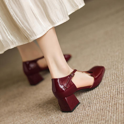 阿么手工女鞋粗跟漆皮凉鞋2025新款夏季交叉带法式中跟鞋子4.8CM 商品图2