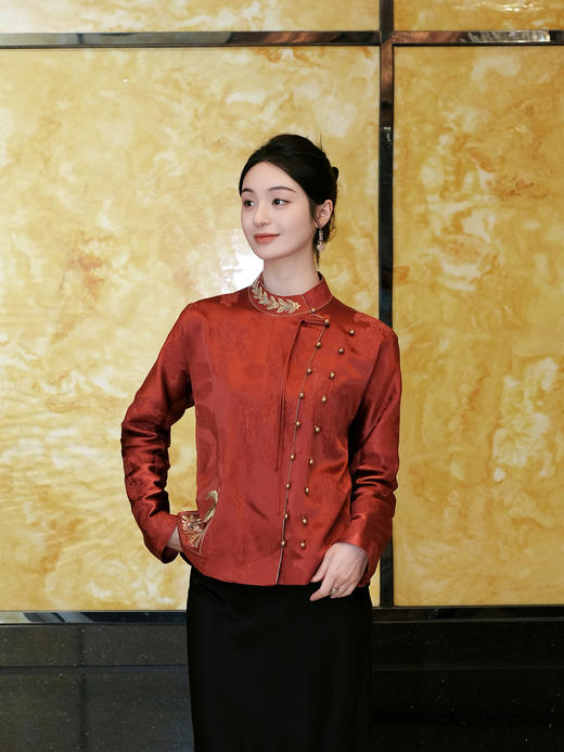 东方境X郭培| 刺绣提花新中式上衣-柿子红 商品图1