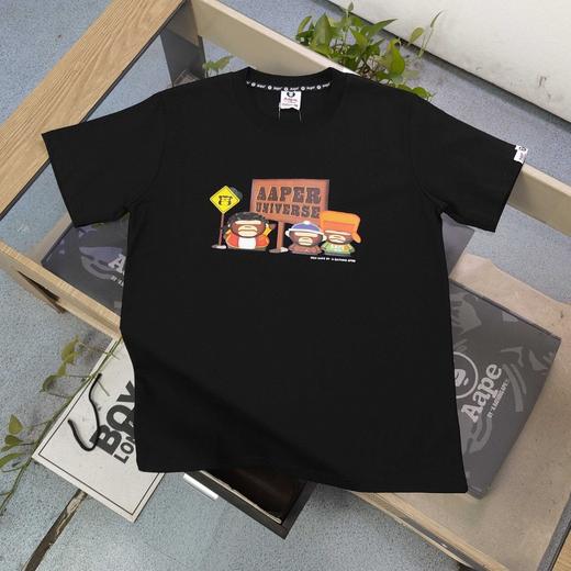 点此购买 AAPE猿人指示牌字母logo图案印花休闲男女情侣圆领短袖T恤 LL 318553 商品图2