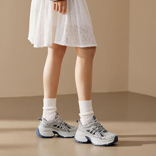 千百度银色厚底老爹鞋女款春季新增高时尚运动网面鞋休闲鞋A25190603 商品图4