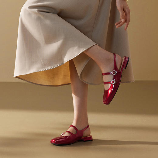 【静音系列】千百度牛漆皮扣式时装凉鞋女玛丽珍凉鞋A25282302 商品图2