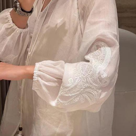 「K」洛诗琳01855法式系带衬衫2025夏季苎麻刺绣灯笼袖衬衫10344 商品图1