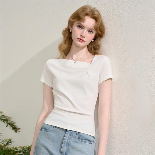 西遇法式慵懒修身短袖女夏季新款不规则斜领简约百搭纯白体恤D1640909/V0050553 商品图6