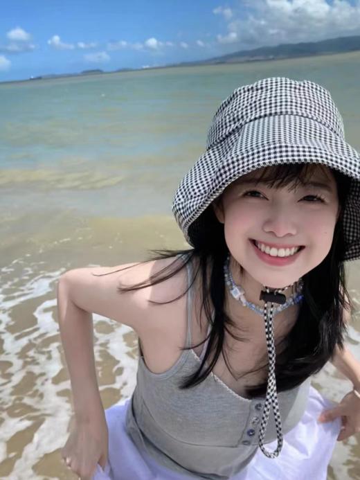 高版本❗️终于给我挖到了❗️【千鸟格防晒帽子】原版1：1定制 ‼️宇宙超低价💰49，怒省100多！本年度最佳的帽子，直接焊si在头上•ᴗ• 商品图0