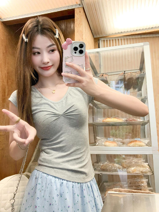 【99元任选2件】新品现货秒杀！卖完下架不再补 ！微信粉丝打折价！！V领修身短袖T恤 商品图9