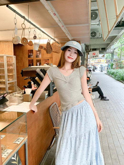 【99元任选2件】新品现货秒杀！卖完下架不再补 ！微信粉丝打折价！！V领修身短袖T恤 商品图8