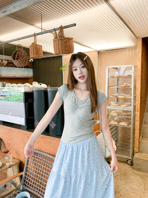 【99元任选2件】新品现货秒杀！卖完下架不再补 ！微信粉丝打折价！！V领修身短袖T恤 商品图11