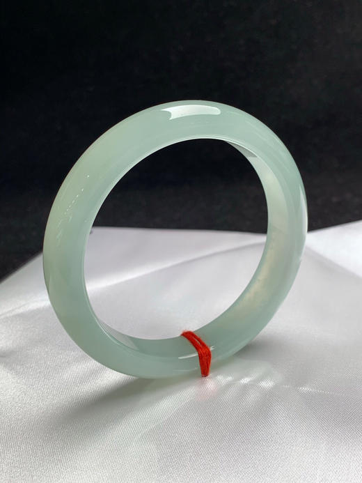 612961，56圈口，冰晴葡萄肉正圈平安镯，种老水足，冰润有光感，颜色清爽 商品图1