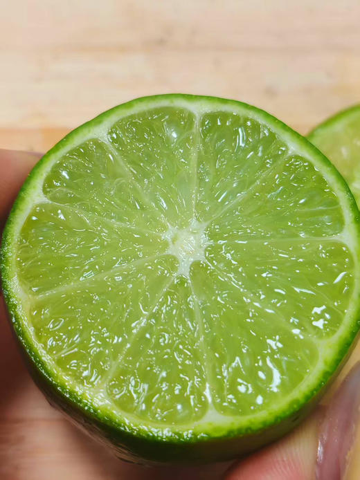 云南塔西提青柠和普通的柠檬，完全是两个级别的 柠檬届的N0.1  扛把子，而且是无籽的，超级独特的香气！！每天一杯柠檬水清爽解腻，清肠排du！2斤/份 商品图1