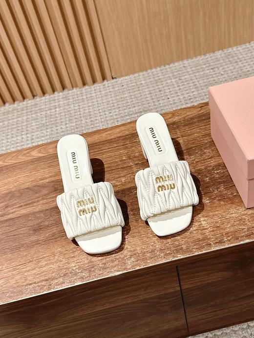 缪缪 新款褶皱猫跟拖 根高5.5cm（HC） 商品图6