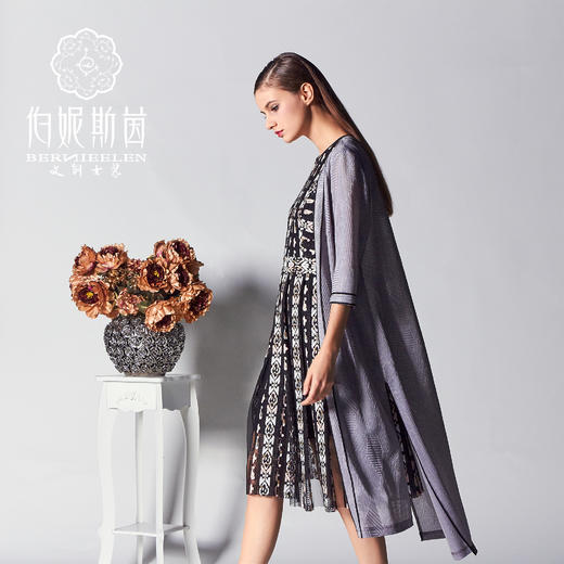 1D6831-灰色风衣--写实与抽象--《智慧之光-波斯艺术》 商品图0