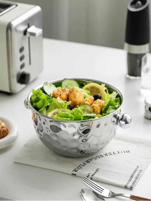 🔥有被惊艳到💰29起🉐秒【北欧风锤目纹沙拉碗】🥗独特纹理➕高颜值镜面工艺✨厨房秒变ins风～宝藏碗具闭眼入😆 🔺优质不锈钢，可与食物直接接触 商品图1