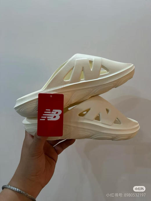原单正品新百伦NB拖鞋 户外凉鞋舒适百搭防滑防磨一字拖鞋
size: 7-11 (40 41.5 42.5 44 45)
黑白两色 商品图9