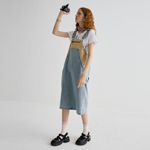 谜底连衣裙女2025夏季新品复古拼色牛仔宽松背带中长裙252ML0512 商品图1