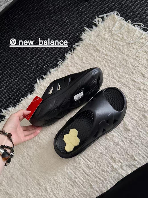原单正品新百伦NB拖鞋 户外凉鞋舒适百搭防滑防磨一字拖鞋
size: 7-11 (40 41.5 42.5 44 45)
黑白两色 商品图11