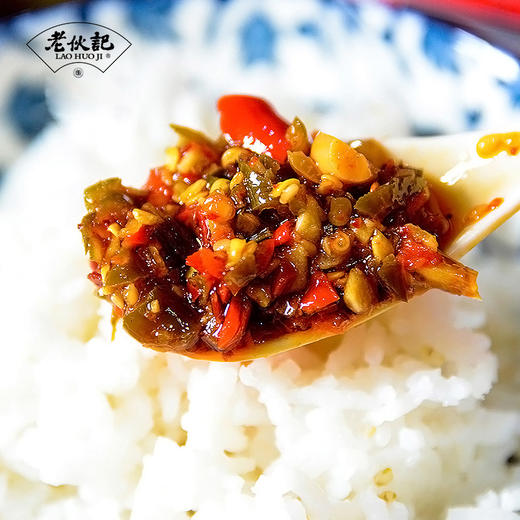 【鲜辣双椒酱200g瓶装】老伙记川派辣椒酱 即食下饭拌面拌饭辣椒酱 四川特色调味酱 爽辣可口 传统手工匠作  无化学添加 多种新鲜辣椒 口感超好 商品图5