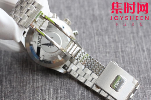 ZF经典臻品【驰骋高空 分秒必“真”】
万国IWC3777飞行员计时系列，机芯同步原装，表针尾部微微弯曲，双面防眩晕蓝色镀膜。成就此非凡经典。
【成熟做工】腕表尺寸43mmX15mm 商品图7