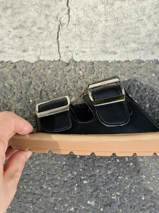 巨舒适| 暴走不累一字扣生态皮金属搭扣--平底凉拖【包邮+三天无理由退换】 商品图11