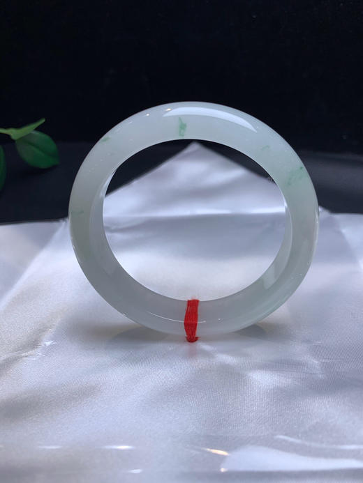 612958，56冰飘花手镯，冰底清爽，版型好，整体干净秀美。飘清新灵动花色 商品图0