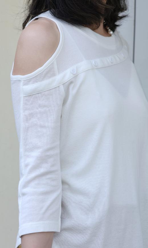 TYNVIE 单剪裁肩扣 T 恤-白色 商品图6