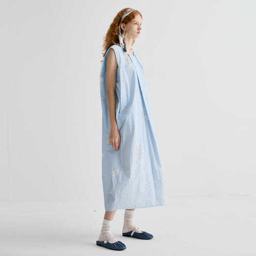 谜底连衣裙无袖女2025夏新品气质度假印花宽松H型中长裙252ML0609 商品图1