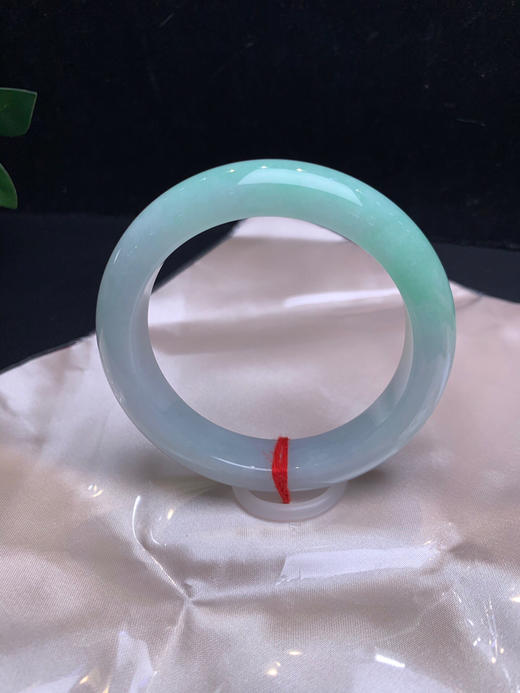 612957，58果绿底正圈，清新干净，整体底妆均匀，一半绿底色 商品图1