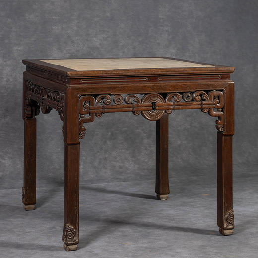 清中期	红木镶云石拱璧纹八仙桌 商品图1