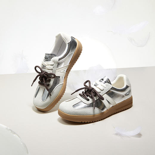 千百度厚底复古德训鞋女款轻便时尚休闲鞋舒适运动鞋A25108739 商品图1