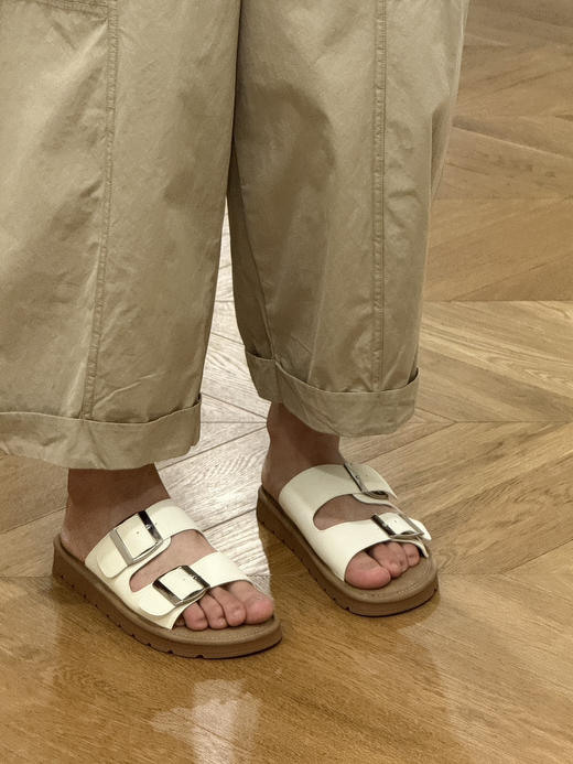 巨舒适| 暴走不累一字扣生态皮金属搭扣--平底凉拖【包邮+三天无理由退换】 商品图5