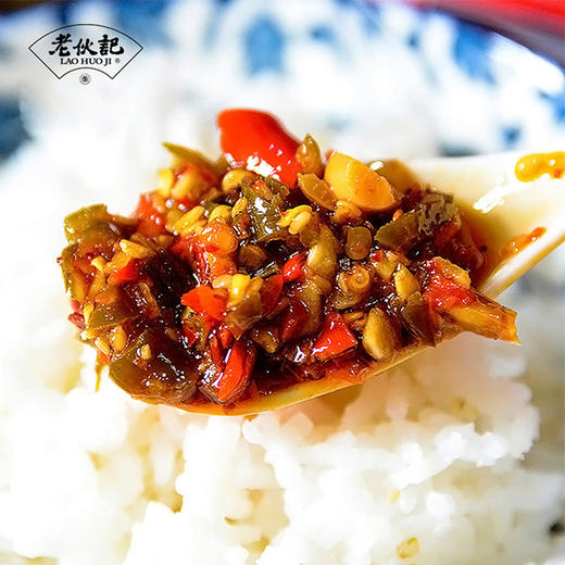 【川派辣椒酱4瓶组合系列】老伙记鲜辣双椒酱 虎皮烧椒酱 香辣牛肉酱 油泼辣子下饭酱拌面酱 四川特产调味酱料 传统手工匠作 正宗四川味道 商品图1