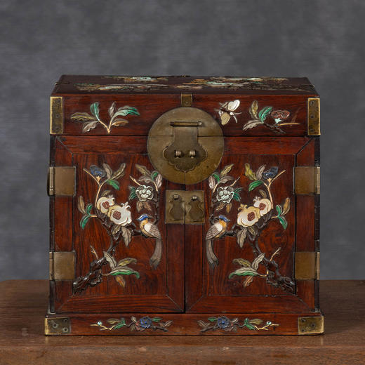 清早期	黄花梨百宝嵌多子多福多寿三多图平顶官皮箱 商品图0