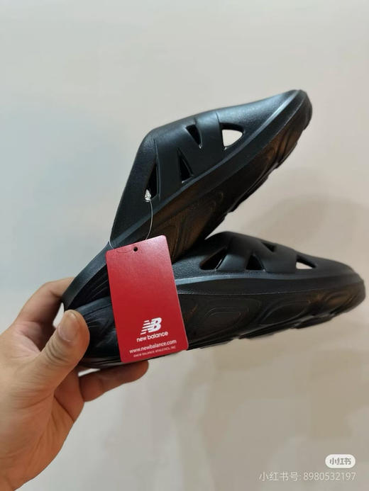 原单正品新百伦NB拖鞋 户外凉鞋舒适百搭防滑防磨一字拖鞋
size: 7-11 (40 41.5 42.5 44 45)
黑白两色 商品图5