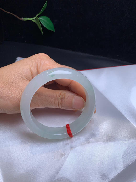 612956，56.2冰底飘花手镯，冰冰润润的，飘一抹淡雅花色，清新干净 商品图5