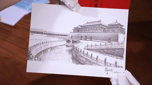 《紫禁城全景浮雕金砖》 内容: 紫禁城全景浮雕金砖*1; 故宫博物院(二)小型张*1，小版票*1; 复刻邮票手稿*1。 商品图5