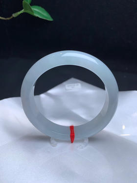 612955，57白月光手镯。清新白月光，清清爽爽，干净细腻，很秀气