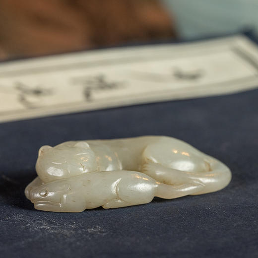 清	玉雕猫衔鼠挂件 商品图0