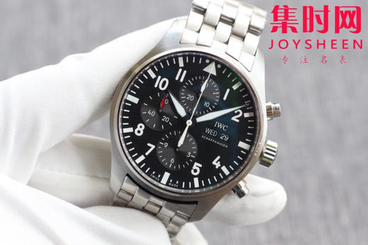 ZF经典臻品【驰骋高空 分秒必“真”】
万国IWC3777飞行员计时系列，机芯同步原装，表针尾部微微弯曲，双面防眩晕蓝色镀膜。成就此非凡经典。
【成熟做工】腕表尺寸43mmX15mm 商品图1