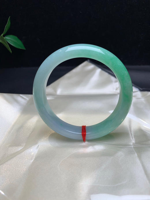 612959，58 果绿底手镯，大半圈带果绿底色，底妆细腻干净清新 商品图2