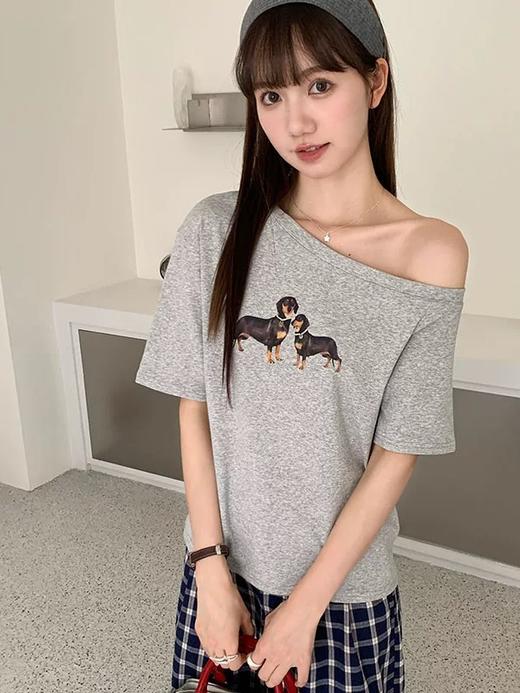 <曾小咸推荐>  珍珠项链腊肠狗斜肩T 日常价99/件 活动价69.99/件！！ 商品图2