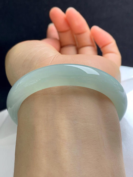 612961，56圈口，冰晴葡萄肉正圈平安镯，种老水足，冰润有光感，颜色清爽 商品图4