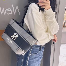 【专属】从早八到晚八，它比男友更靠谱#MLB刺绣大托特包，真的超级爱！保温杯+化妆包+折叠伞全塞得下！