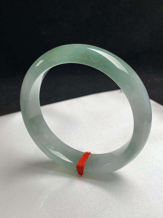 612962，57圈口，糯冰半山水油青正圈平安镯，种老水足，微透手，底子细润 商品图2