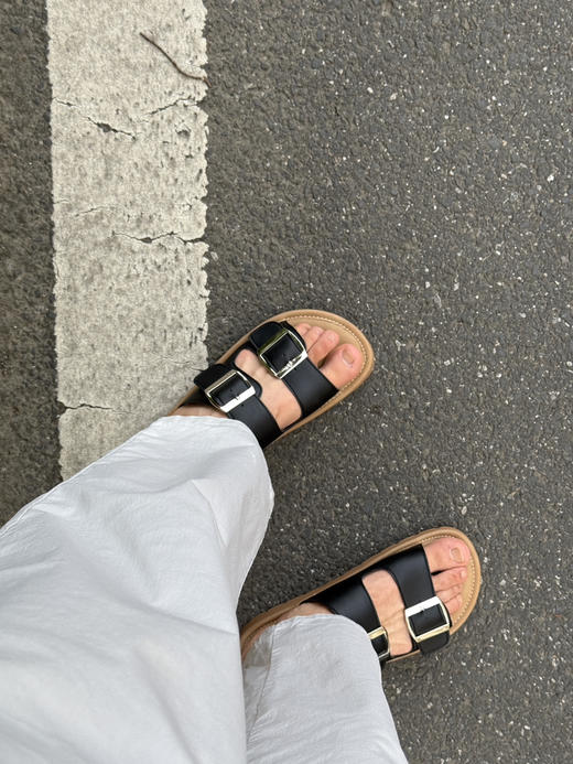 巨舒适| 暴走不累一字扣生态皮金属搭扣--平底凉拖【包邮+三天无理由退换】 商品图10